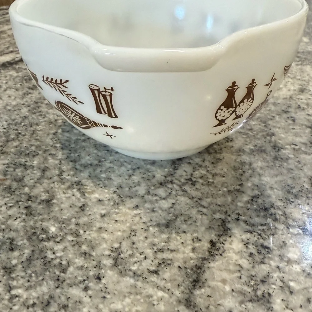 Pyrex Vintage Early American Cinderella mixing bowl #441